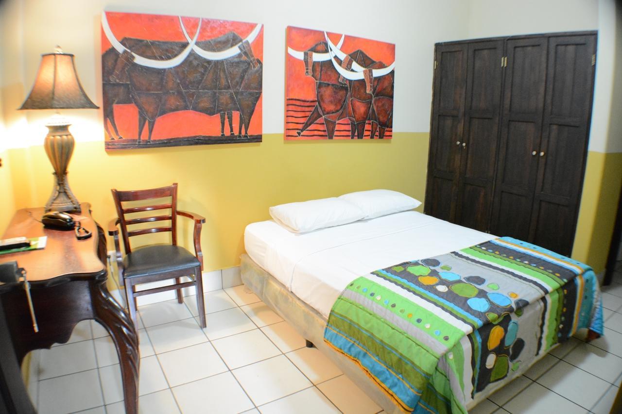 Hotel Los Balcones De Chinandega Esterno foto
