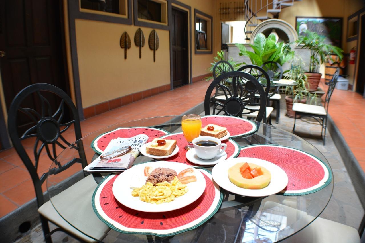 Hotel Los Balcones De Chinandega Esterno foto