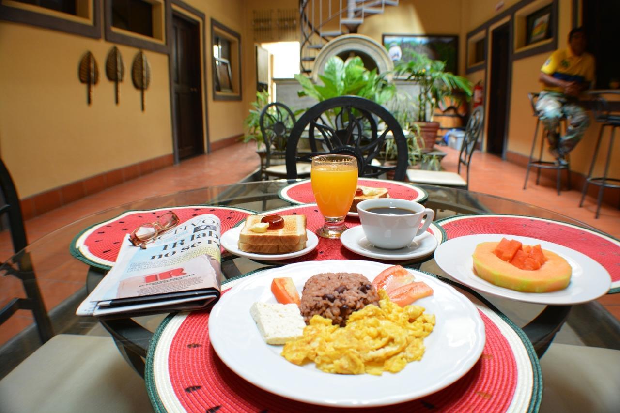 Hotel Los Balcones De Chinandega Esterno foto
