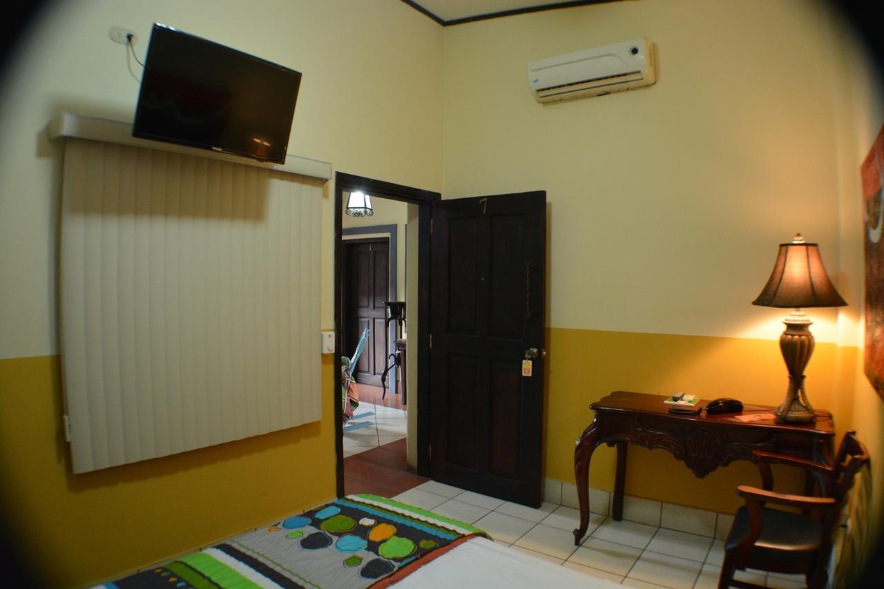 Hotel Los Balcones De Chinandega Esterno foto