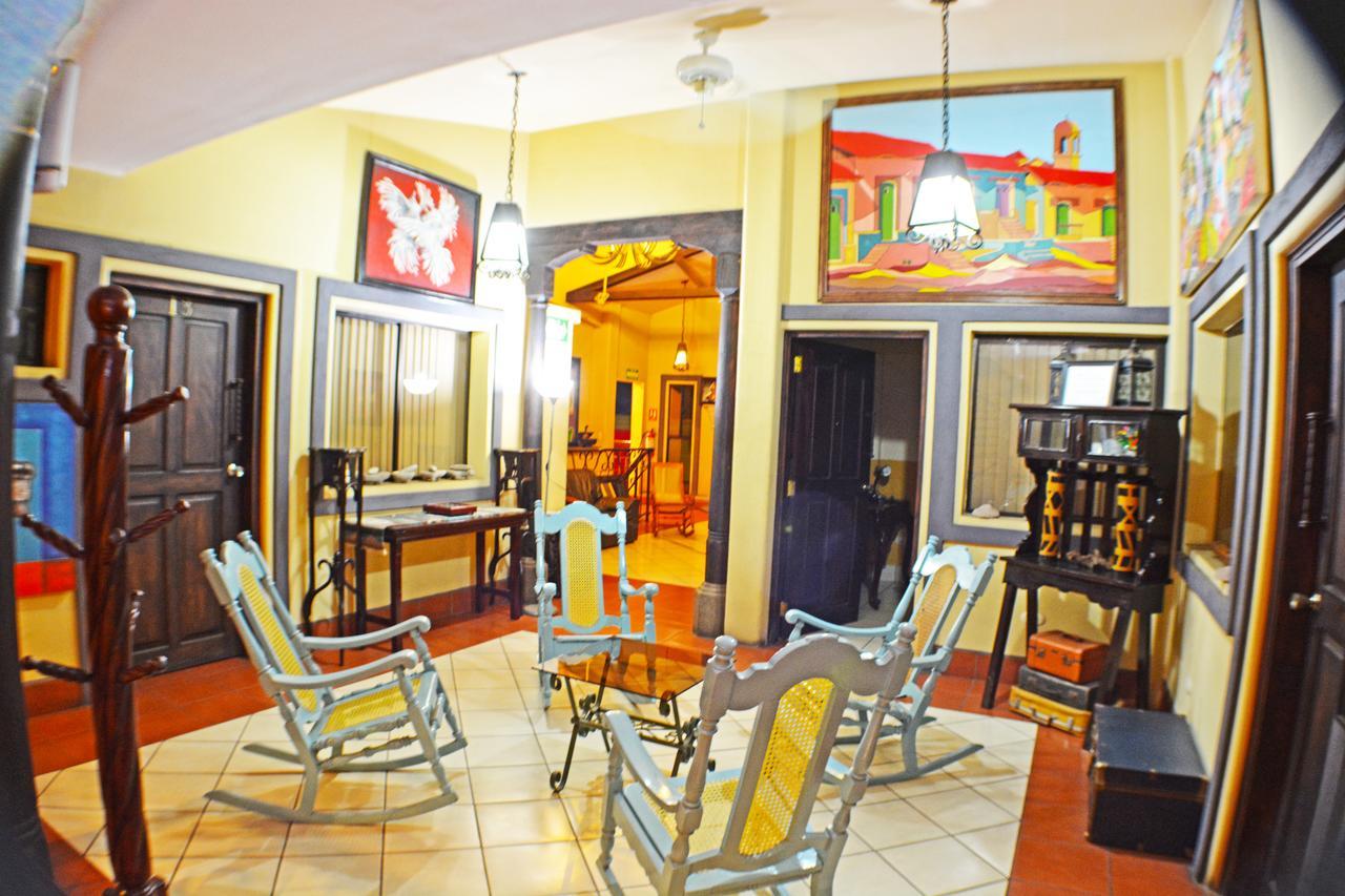 Hotel Los Balcones De Chinandega Esterno foto