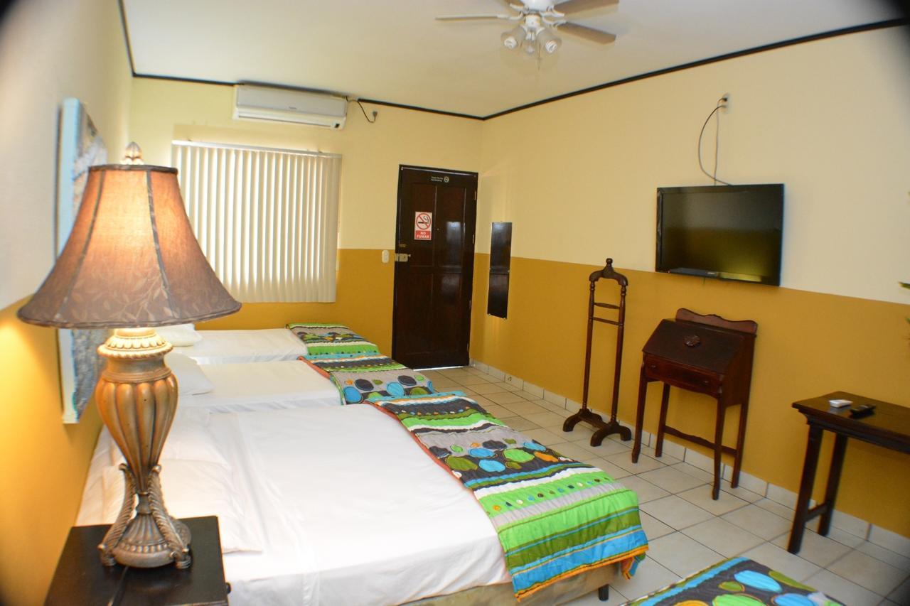 Hotel Los Balcones De Chinandega Esterno foto